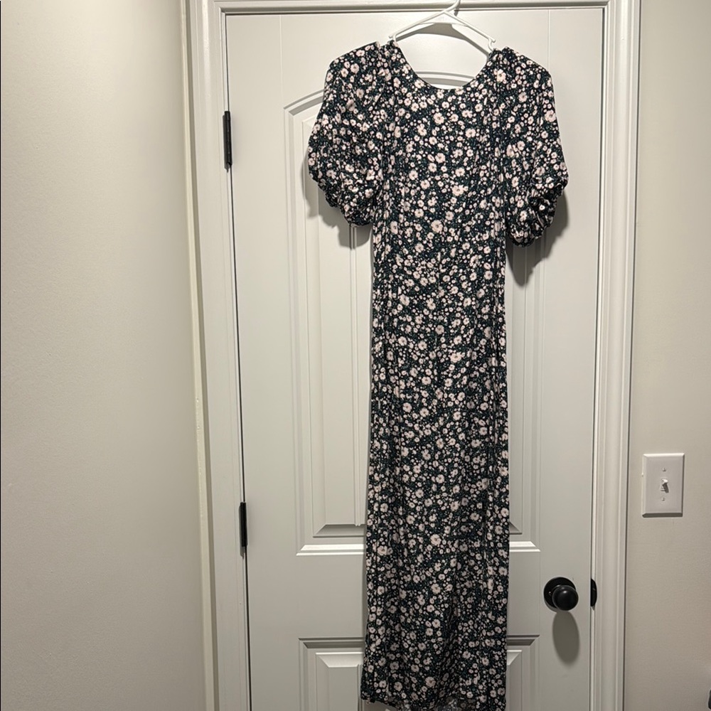 Old Navy Black and White Puff Sleeve Sheath Dress